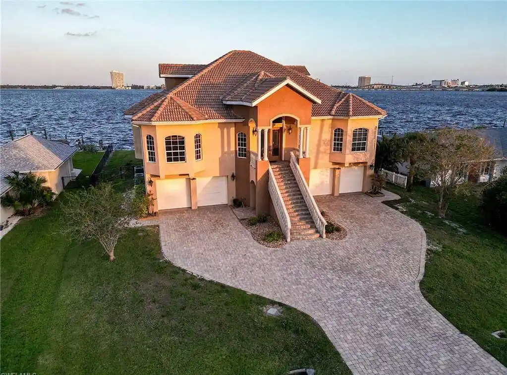 Riverside Retreat Estate
