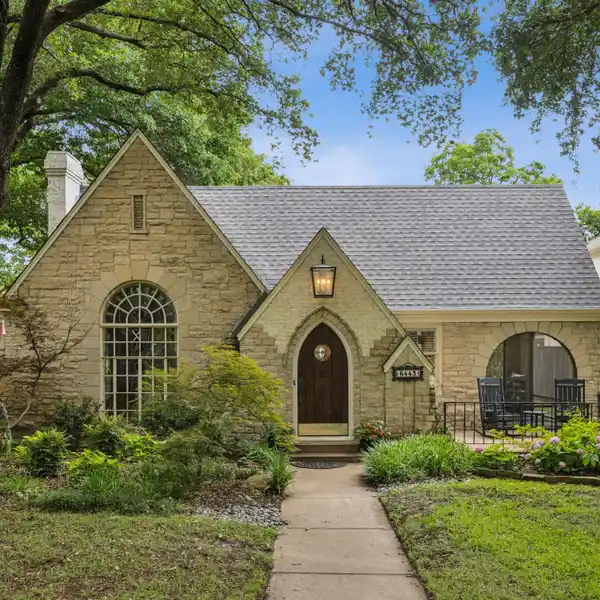 TIMELESS LAKEWOOD CHARM MEETS MODERN LUXURY