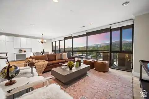 Rare Residence in Governor's Plaza