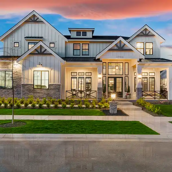 CUSTOM LUXURY HOME IN EAGLE, IDAHO