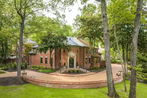 Statement Home in the Gardens of River Oaks