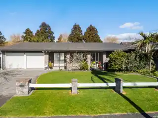 Entertainer’s Paradise Steps from Eastern Beach