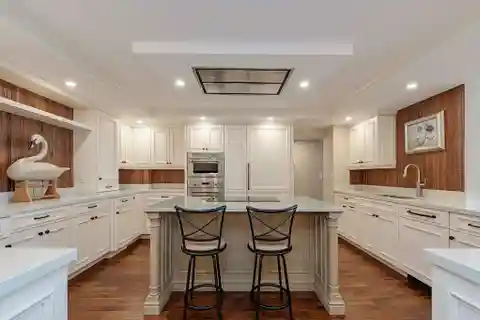 Beautifully Renovated Residence in the Stratford Tower