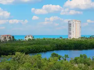 Incredible View Residence in a Unique Building