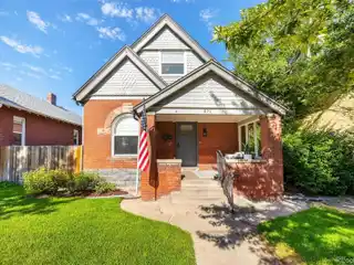 Meticulously Renovated 1894 Victorian