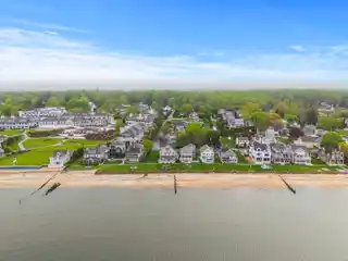 Nantucket-style Cottage in Stannard Beach