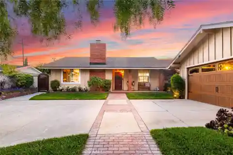 Spacious Charmer in the Heart of Rossmoor
