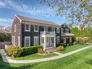 Elegant Southampton Summer Retreat