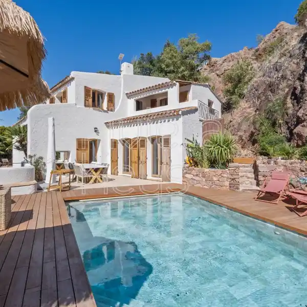 BEAUTIFULLY RENOVATED VILLA WITH MODERN ELEGANCE