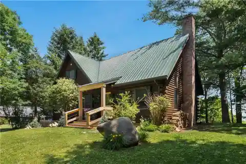 Inviting Log Home Above Seneca Lake