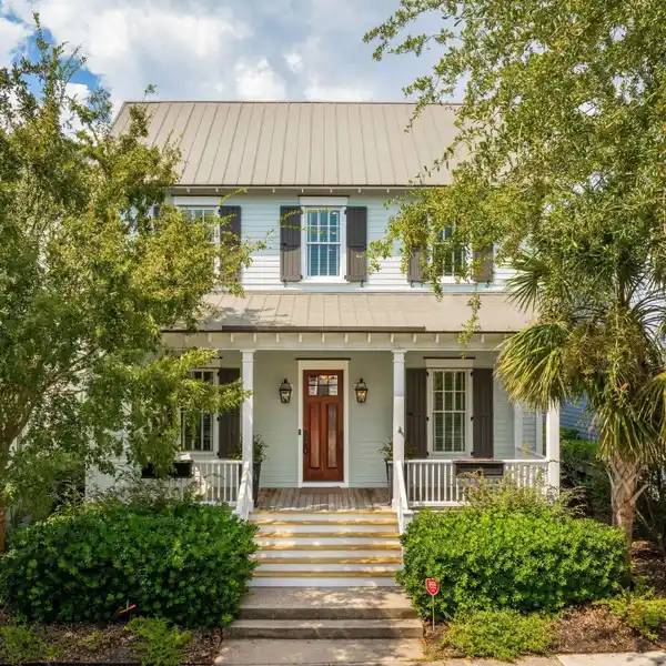 SPACIOUS HOME WITH LOVEY ACCENTS THROUGHOUT
