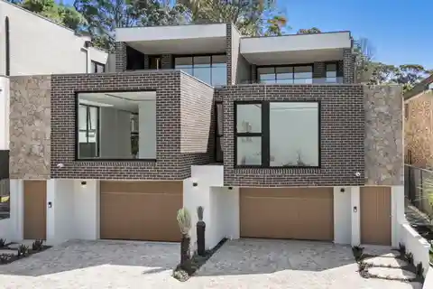 Light-Filled Home Offers Effortless Living with Timeless Luxury