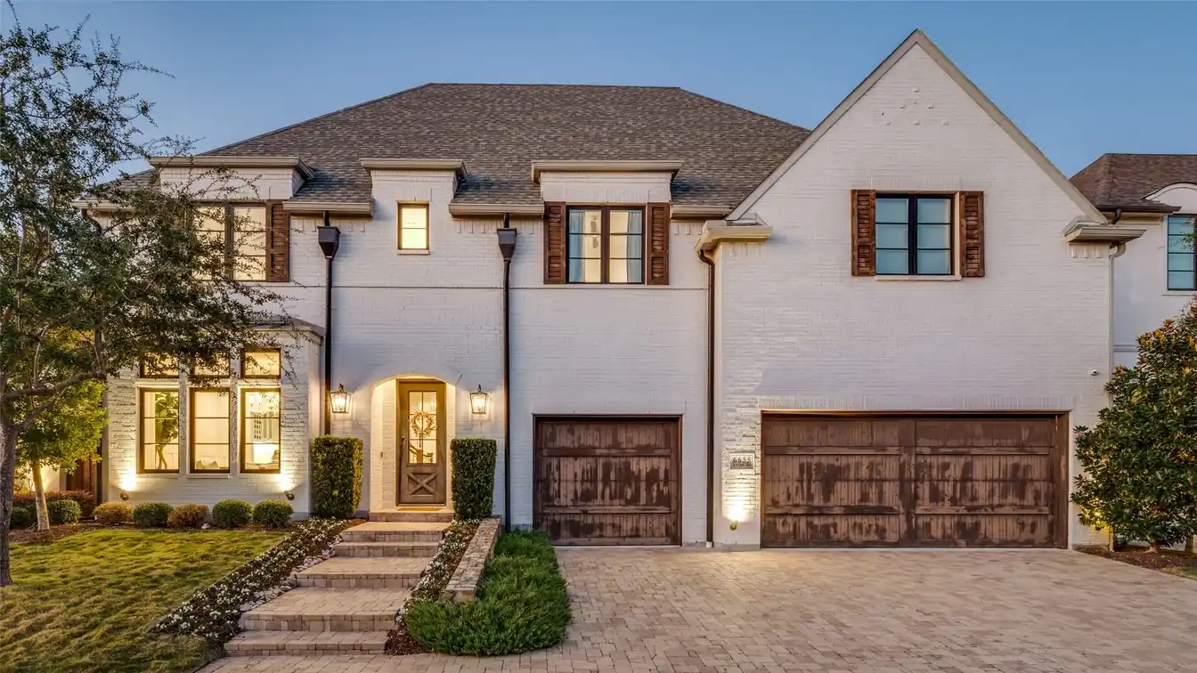 Impressive Home in Crestway Forest Estates