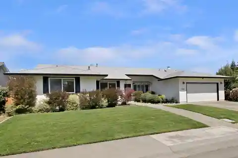 Modern Farmhouse in Sierra Oaks