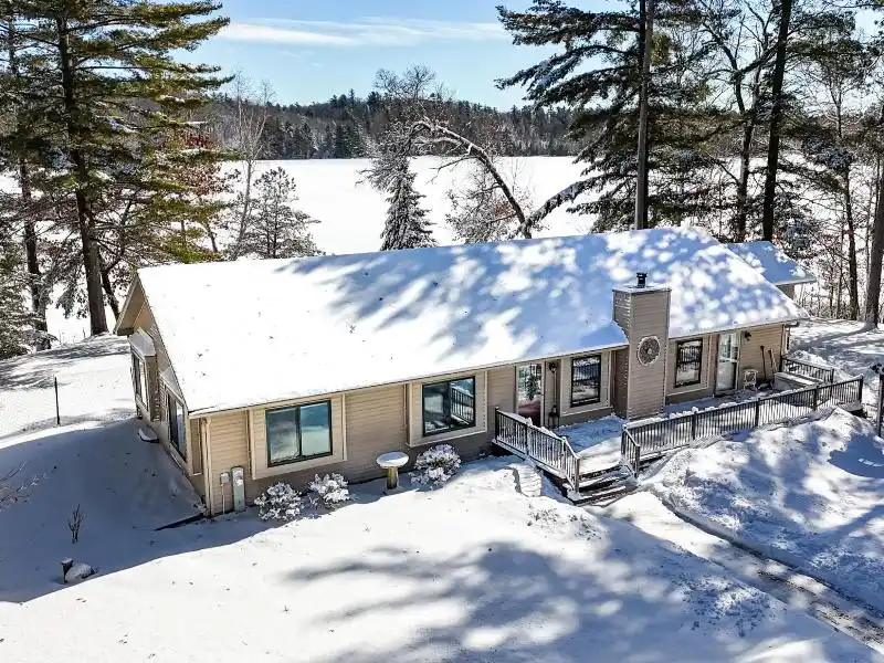 Charming Northwoods Retreat on Hughitt Lake