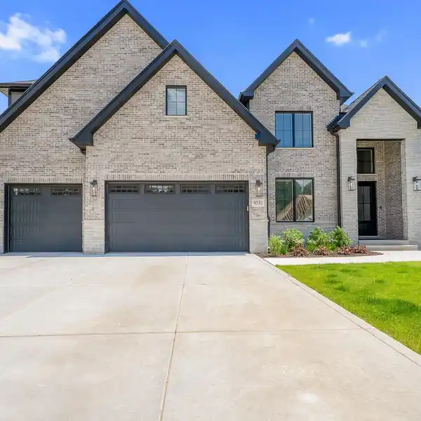 GRAND PRESERVE ESTATE WITH DESIGNER FINISHES