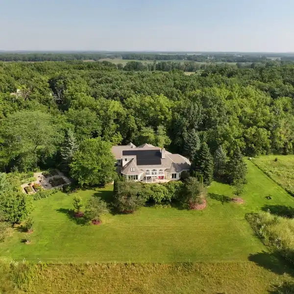 LUXURY LIVING IN SHEPHARD OAKS