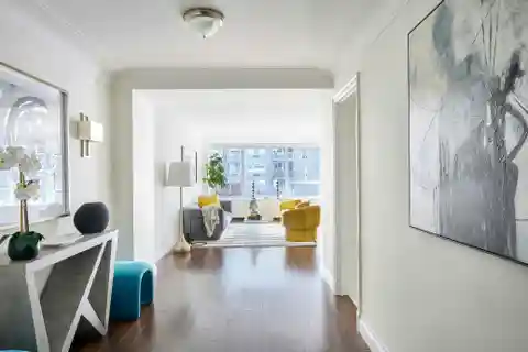 Sophisticated Sunlit Home in Manhattan House