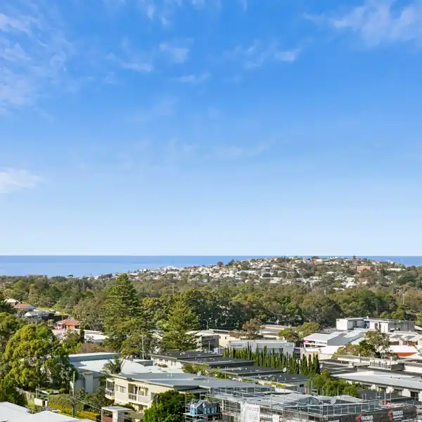 SUBSTANTIAL RESIDENCE WITH SWEEPING VIEWS