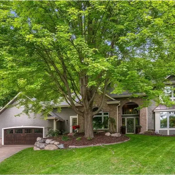 SOPHISTICATED COMFORT IN A VIBRANT COMMUNITY