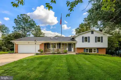 Lovely Updated Home in Lakevale Estates