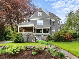Gracious Queen Anne-style Gem