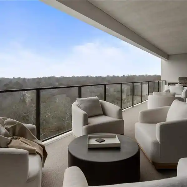 SOUGHT-AFTER RESIDENCE IN PRESTIGIOUS GRAYDON BUCKHEAD