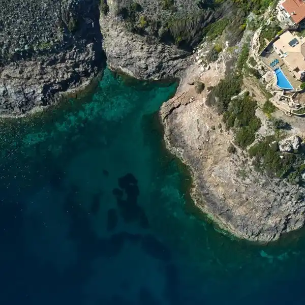 FIVE BEDROOM BEACHFRONT VILLA FOR RENT