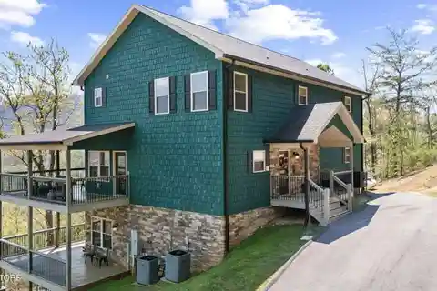 A Masterful Blend of Luxury and Nature