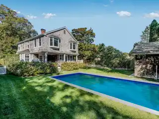 Renovated Beach Cottage in the Village of Southampton
