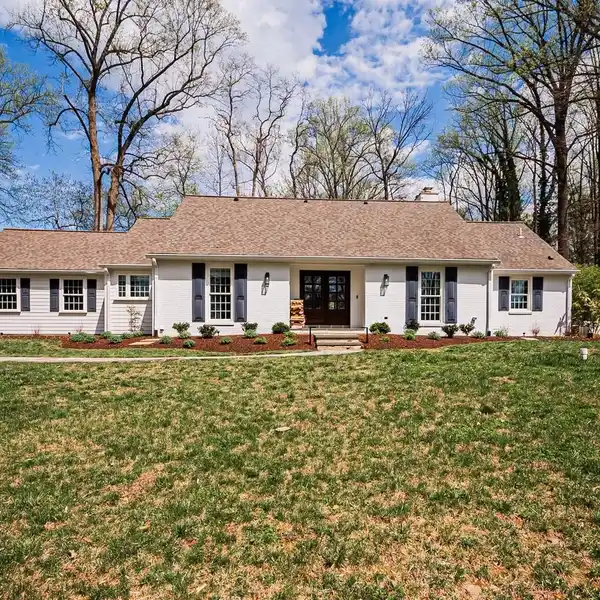 ONE-ACRE MODERN HAVEN WITH DUAL SUITES