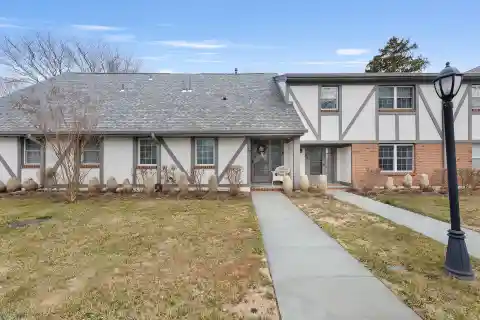 Lovely Completely Renovated Townhouse for Rent