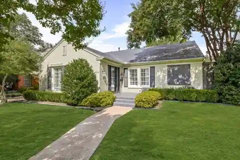 Elegant Cottage Escape with Private Backyard Sanctuary