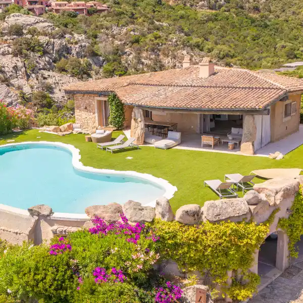 MEDITERRANEAN ELEGANCE WITH CONTEMPORARY ARCHITECTURE