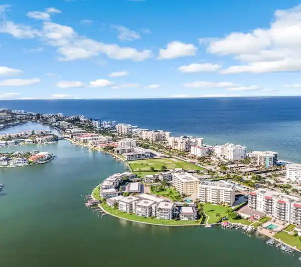 NAPLES MOORINGS CONDO STEPS FROM BEACH