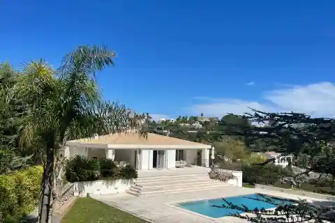 Rare Villa on the Heights of Super-Cannes