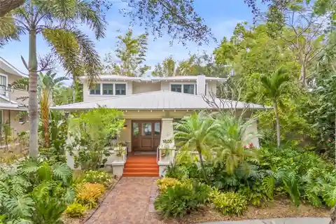 1917 Bungalow in Historic Hyde Park