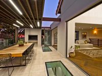 CUTTING EDGE TRADITIONAL ENTERTAINER'S HOME