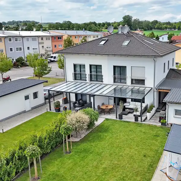 WARM AND WELCOMING LUXURY HOME