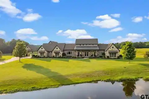 Surf Farm - 55-Acre Luxury Estate