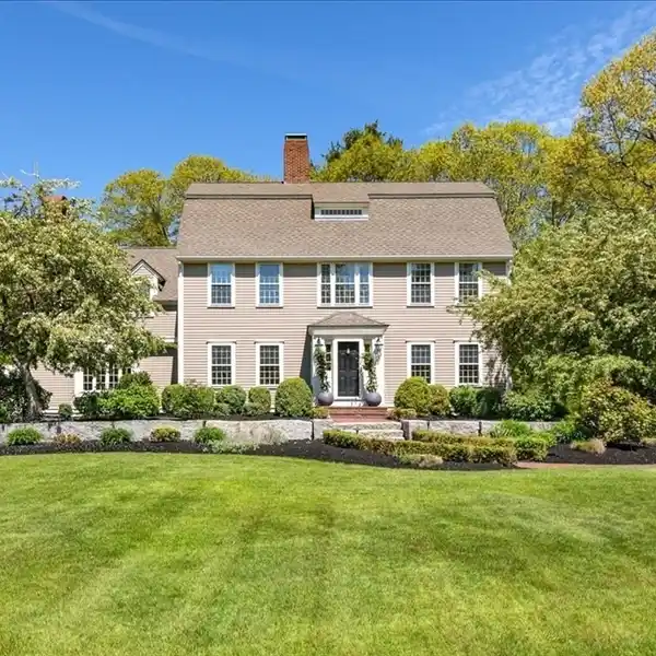 TIMELESS COLONIAL IN AN EXECUTIVE NEIGHBORHOOD