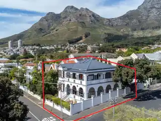 Iconic Victorian Guesthouse with Captivating Views