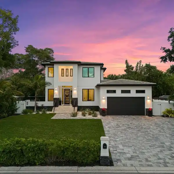 INCREDIBLE CUSTOM POOL HOME