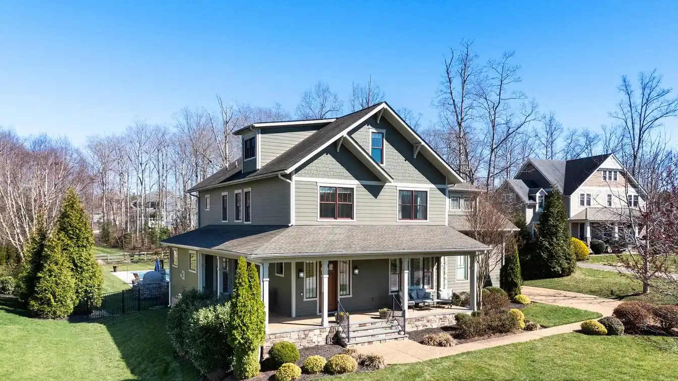Lovely Five Bedroom Pool Home