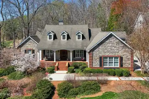 Elegant Home in Sought-After Lakefront Community