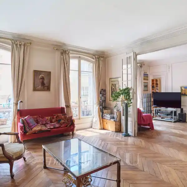 QUIET APARTMENT IN THE HEART OF SAINT GERMAIN DES PRéS