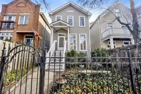 Meticulously Maintained Home in Roscoe Village