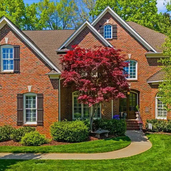 ALL BRICK NORTHERN SHORES EXECUTIVE HOME