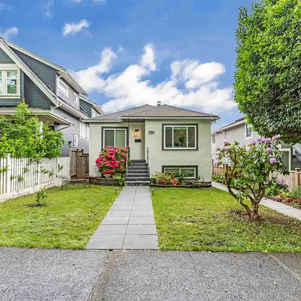 ENTERTAINER’S DREAM WITH LARGE WEST DECK