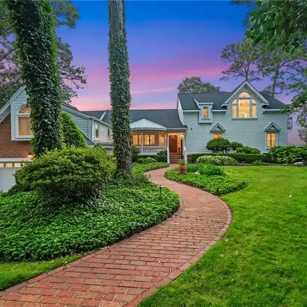 EXCEPTIONAL ESTATE WITH EXPANSIVE VIEWS